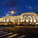 Le casino Barrière de Deauville de nuit