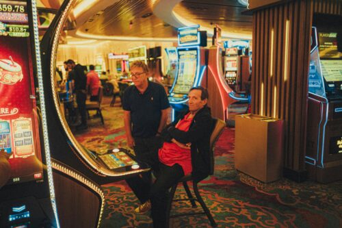 photo dans un casino de joueurs de machine