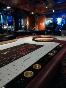 Le casino de Saint-Malo propose une table du jeu La Boule
