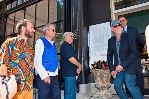 En marge d'un concert du groupe à Montreux en 2018, le Casino Montreux du Groupe Barrière a dévoilé une plaque commémorative en hommage à ce morceau mondialement connu.