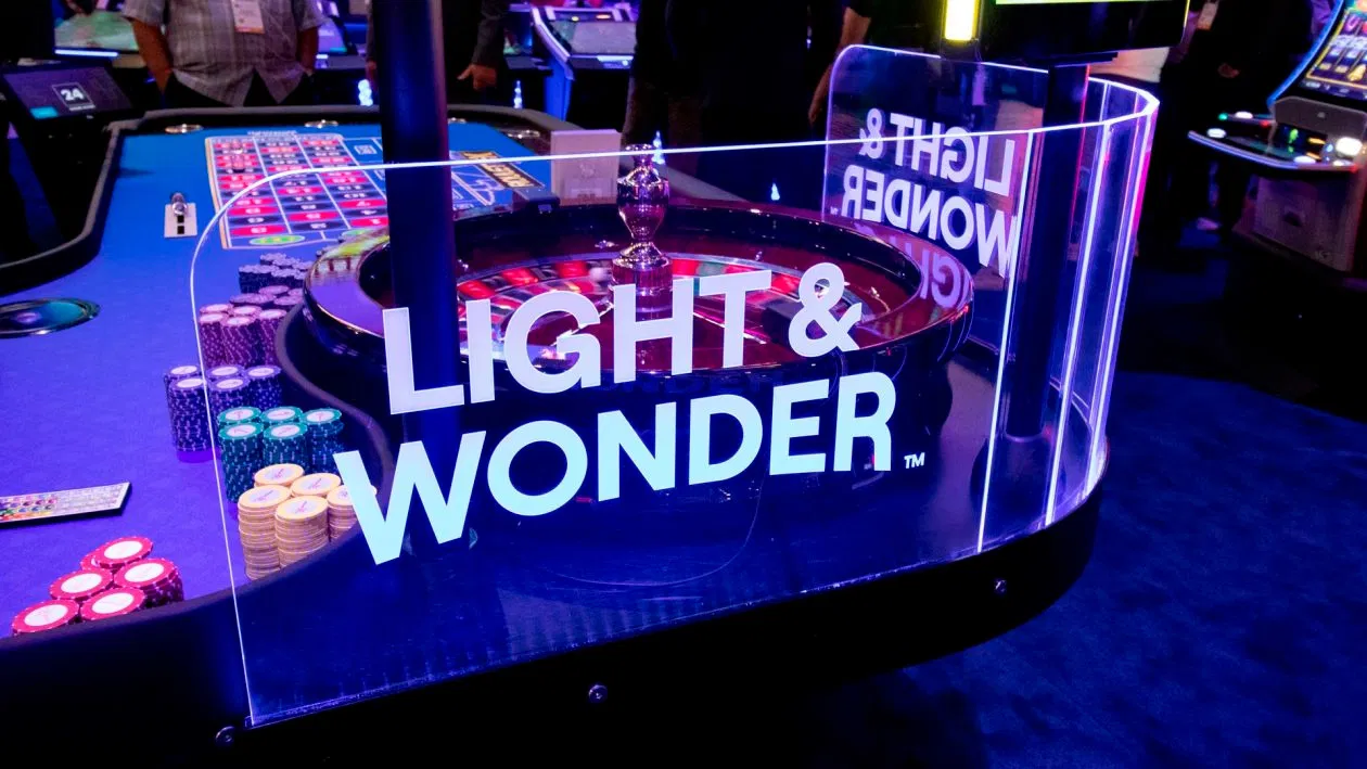 logo et roulette Light & Wonder