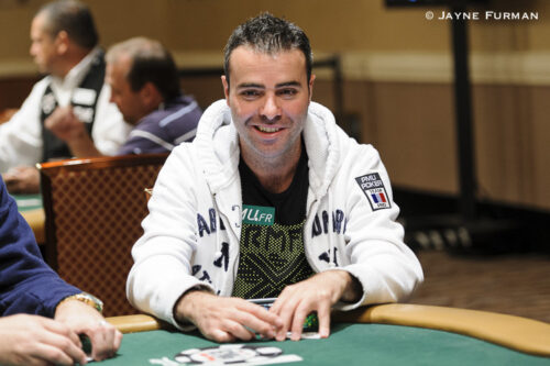 Avant de rejoindre le Groupe Barrière, Brian a été joueur professionnel de poker et ambassadeur de PMU.fr. Une activité qu'il pratique toujours... quand son agenda lui en laisse le temps.