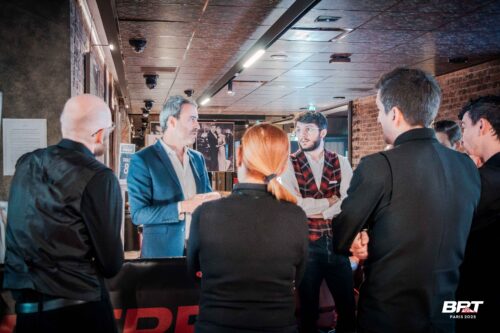 Directeur de l'offre poker du Groupe, Brian n'en reste pas moins un homme de terrain comme ici au Club Barrière. Il est pour les équipes Barrière Poker et celles des casinos, le point de référence.
