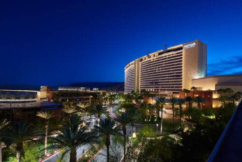 Moins dépendant du tourisme international, les casinos hors du Strip, comme le Red Rock Resort, sont moins impactés par la crise qui touche actuellement Sin City.