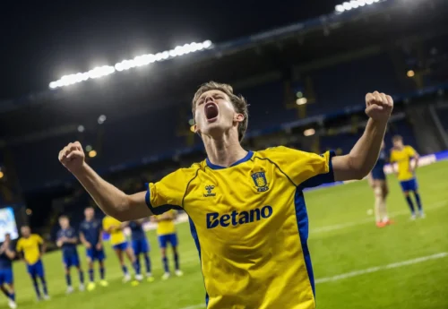 Contrairement à d'autres pays européens comme la Belgique, le Danemark autorise les sites de paris sportifs à sponsoriser des clubs de football comme ici avec Brøndby et Betano ou encore Unibet et FC Copenhagen.