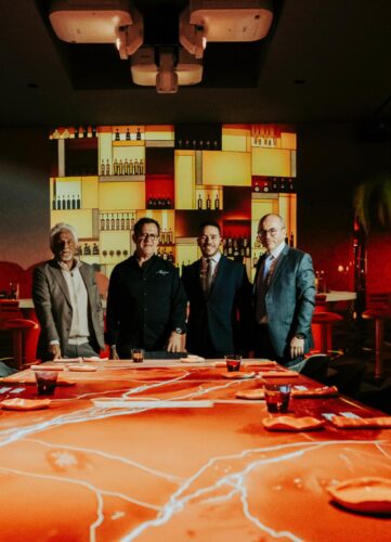 Le chef Michel Sarran, entouré de Patrick Partouche, Président du Groupe, d’Ilaan Martin, Directeur du Pasino de La-Grande-Motte et de Fabrice Paire, Président du Directoire, est l'une des stars de la gastronomie française. Partouche compte sur son nom pour attirer des clients au Pasino.