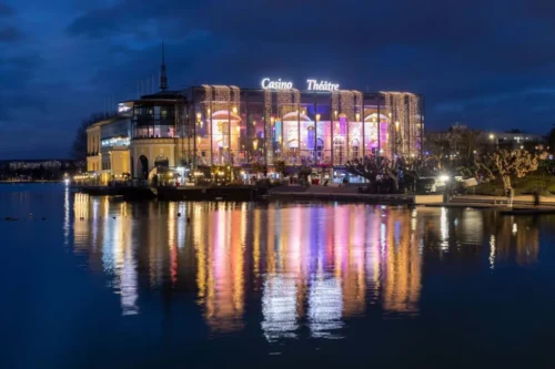 Considéré comme l'un des plus grands casinos d'Europe, Enghien-les-Bains reste une année de plus très loin devant dans la hiérarchie des 202 casinos disséminés sur le territoire français. Une domination sur le PBJ mais aussi sur les entrées malgré l'entrée payante.