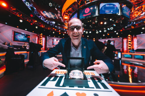 À l'image d'une médaille d'or aux JO ou de la veste verte offert au vainqueur du Masters d'Augusta pour les sportifs, les WSOP ont réussi à faire du gain d'un bracelet WSOP, un objectif pour la quasi-totalité des passionnés de poker.