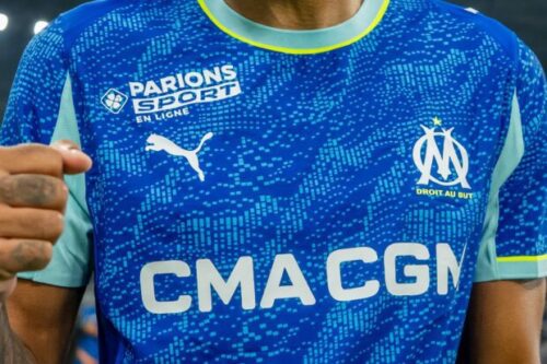 Dans quelques semaines, ce maillot sera une relique puisque ParionsSport en Ligne va également céder sa place à Unibet sur les maillots de l'Olympique de Marseille.