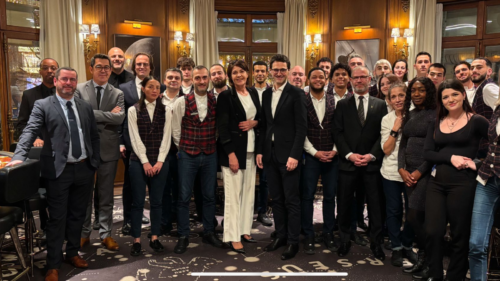 Pour les équipes du Club Barrière, ici entourant Clément Martin Saint-Léon et Christine Bonneau, directrice général du Club, la période de l'EPT coïncide avec une période de forte affluence.