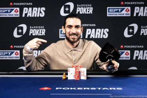 Difficile de ne pas remarquer la nouvelle identité de marque de Barrière Poker qui s'affichait partout Porte Maillot comme sur les photos de vainqueur d'événement, ici le français Theo Rebour qui s'est imposé sur la PokerStars Open Cup pour 185 190 euros.