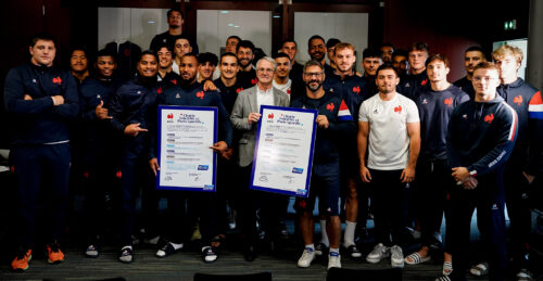 Pour sensibiliser les sportifs de haut niveau à avoir le bon comportement envers les paris sportifs, la FDJ collabore avec les clubs et les fédérations au cours de réunion débouchant sur la signature d'une charte.