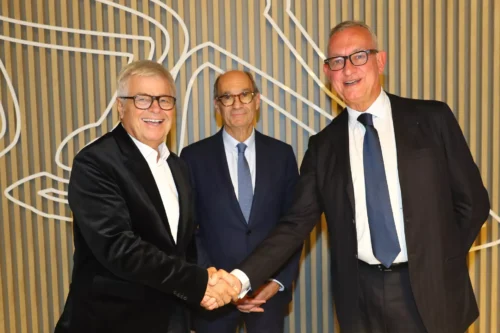 Bien conscientes des enjeux pour l'ensemble de la filière hippique, France-Galop et la STEF se regroupent autour d'Eric Woerth pour soutenir le PMU.