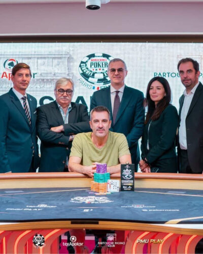 Pierre Chevalier, vainqueur du Main Event du festival, entouré des dirigeants de Texapoker, du Partouche Pasino Club et de PMU Play.